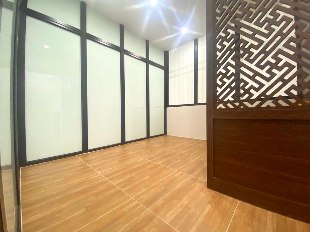 BÁN NHÀ RIÊNG PHỐ TRẦN CUNG -LÔ GÓC HIẾM - GẦN PHỐ - FULL NỘI THẤT CHỈ VIỆC VỀ Ở.